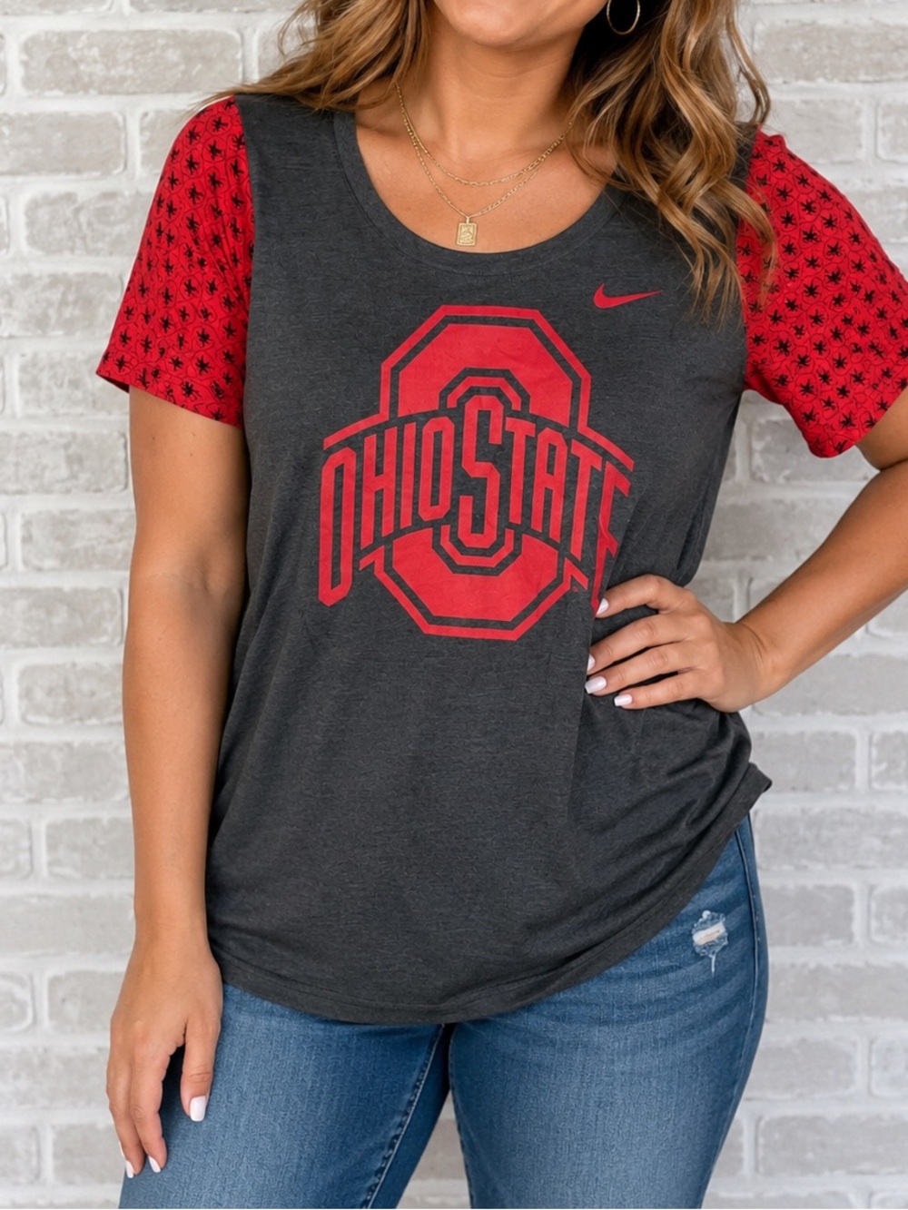 Nike Ohio State Buckeyes Women’s Scoop Neck Graphic Tee Medium Gray Red
